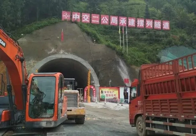 鑫鼎新材隧道逃生管·擺列隧道